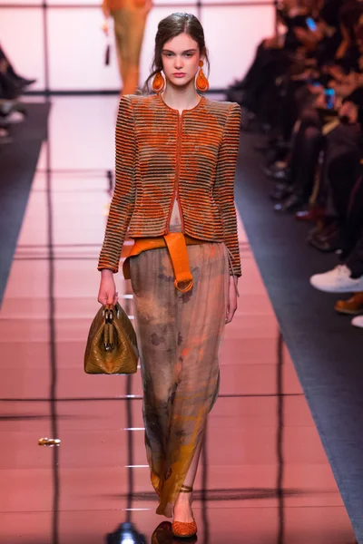 Look 10